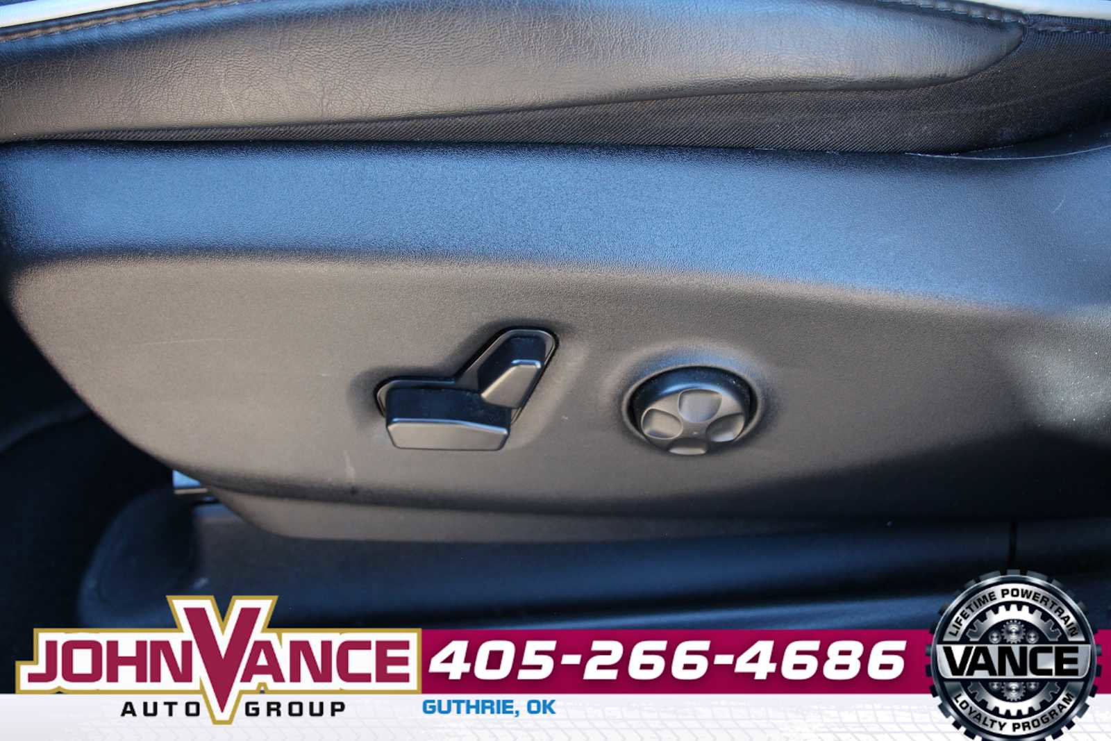Used 2025 Chrysler Pacifica Limited FWD image 31