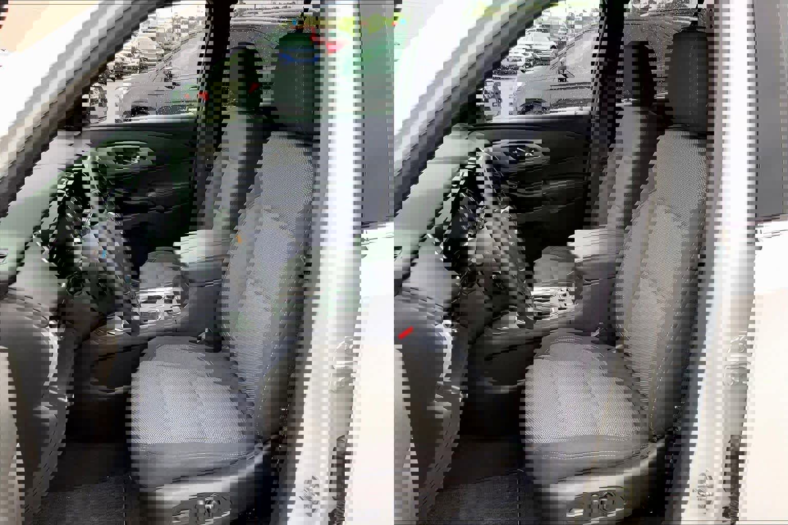 Used 2023 Chevrolet Traverse LT w/ Rear Camera Mirror Package image 8