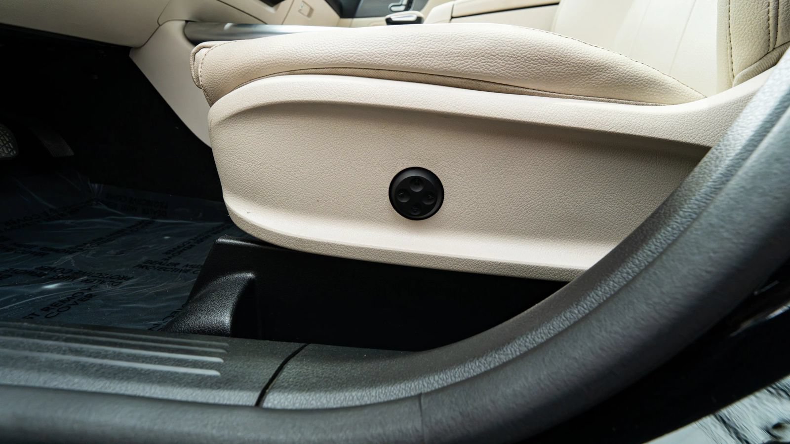 Used 2022 Mercedes-Benz GLA 250 4MATIC w/ Premium Package Lite image 35