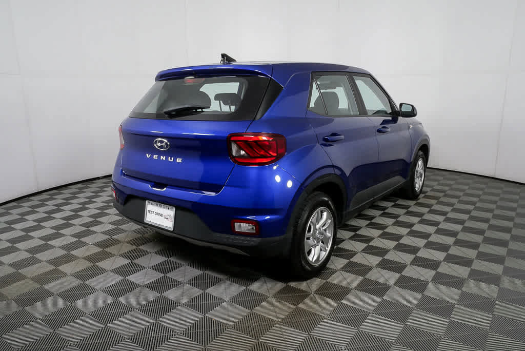 Used 2022 Hyundai Venue SE FWD image 3