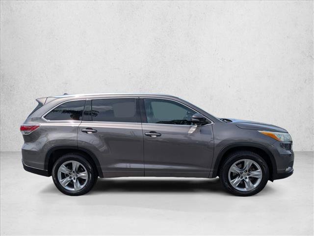 Used 2014 Toyota Highlander Limited Platinum FWD image 4