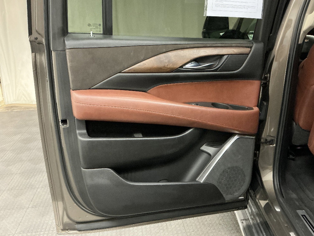 Used 2016 Cadillac Escalade ESV Luxury AWD/4WD image 28