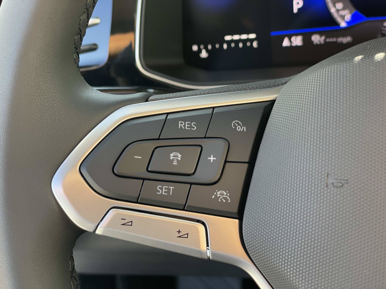 New 2027 Volkswagen Jetta SE FWD image 9
