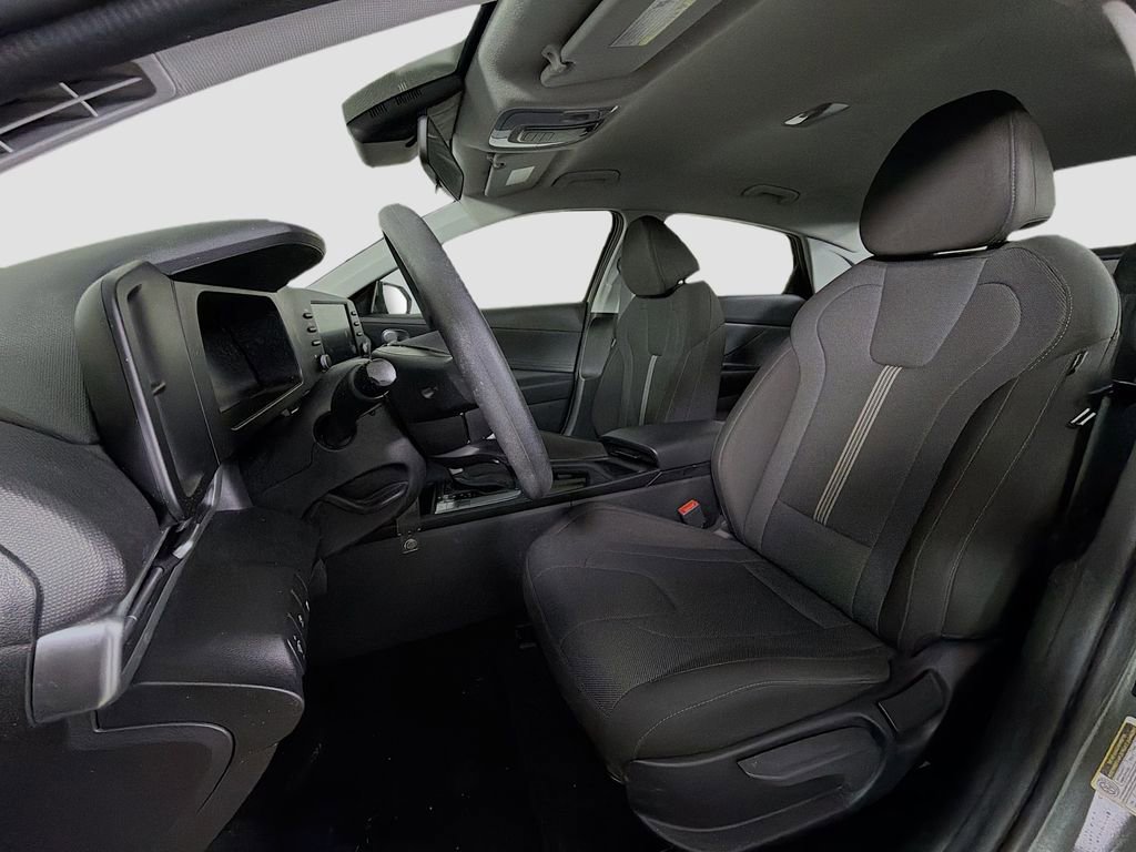 Used 2024 Hyundai Elantra SE image 13
