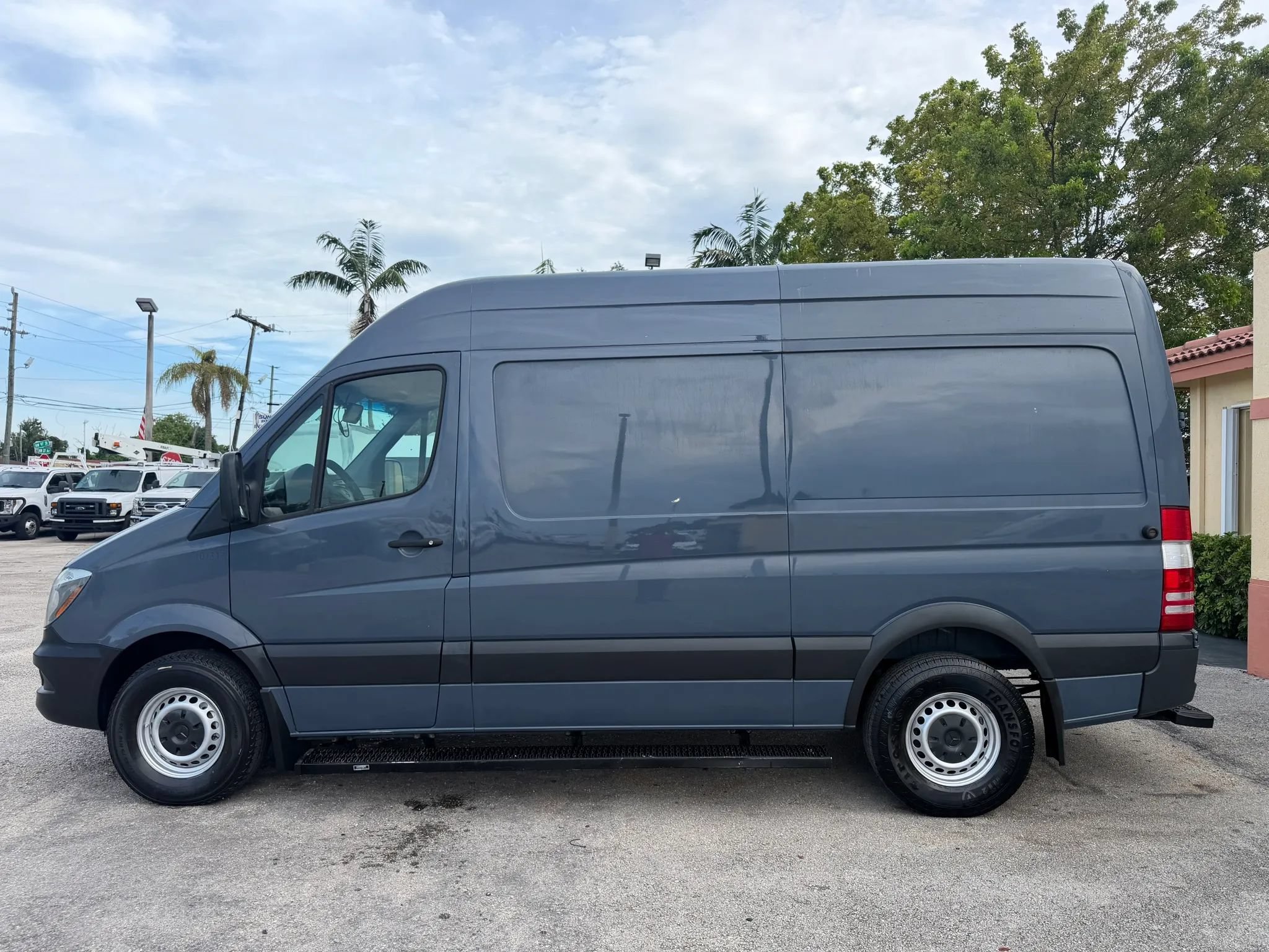 Used 2018 Mercedes-Benz Sprinter 2500 image 2