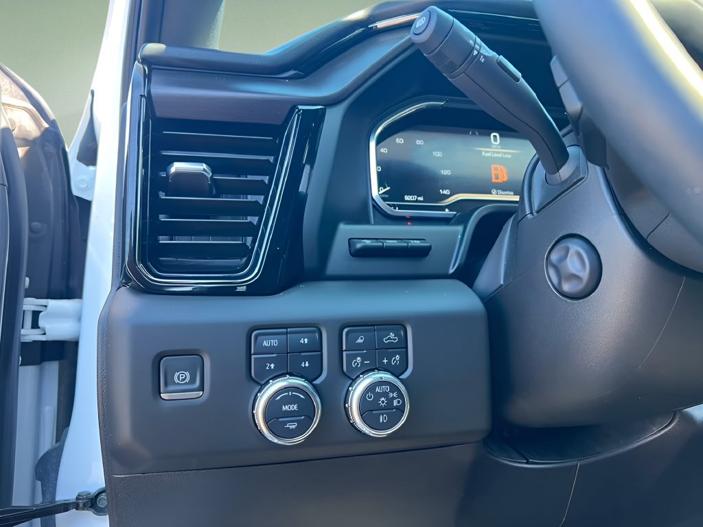 Used 2025 GMC Sierra 1500 AT4 w/ Technology Package AWD/4WD image 12