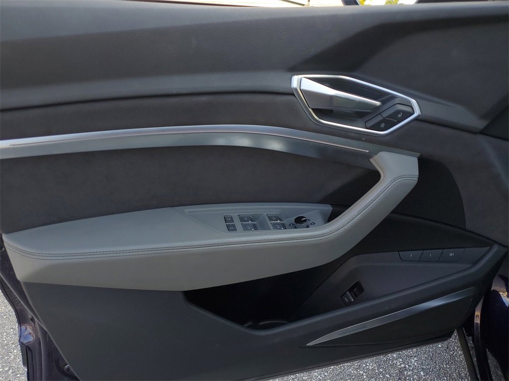 Used 2023 Audi e-tron S Prestige w/ Prestige Package image 18