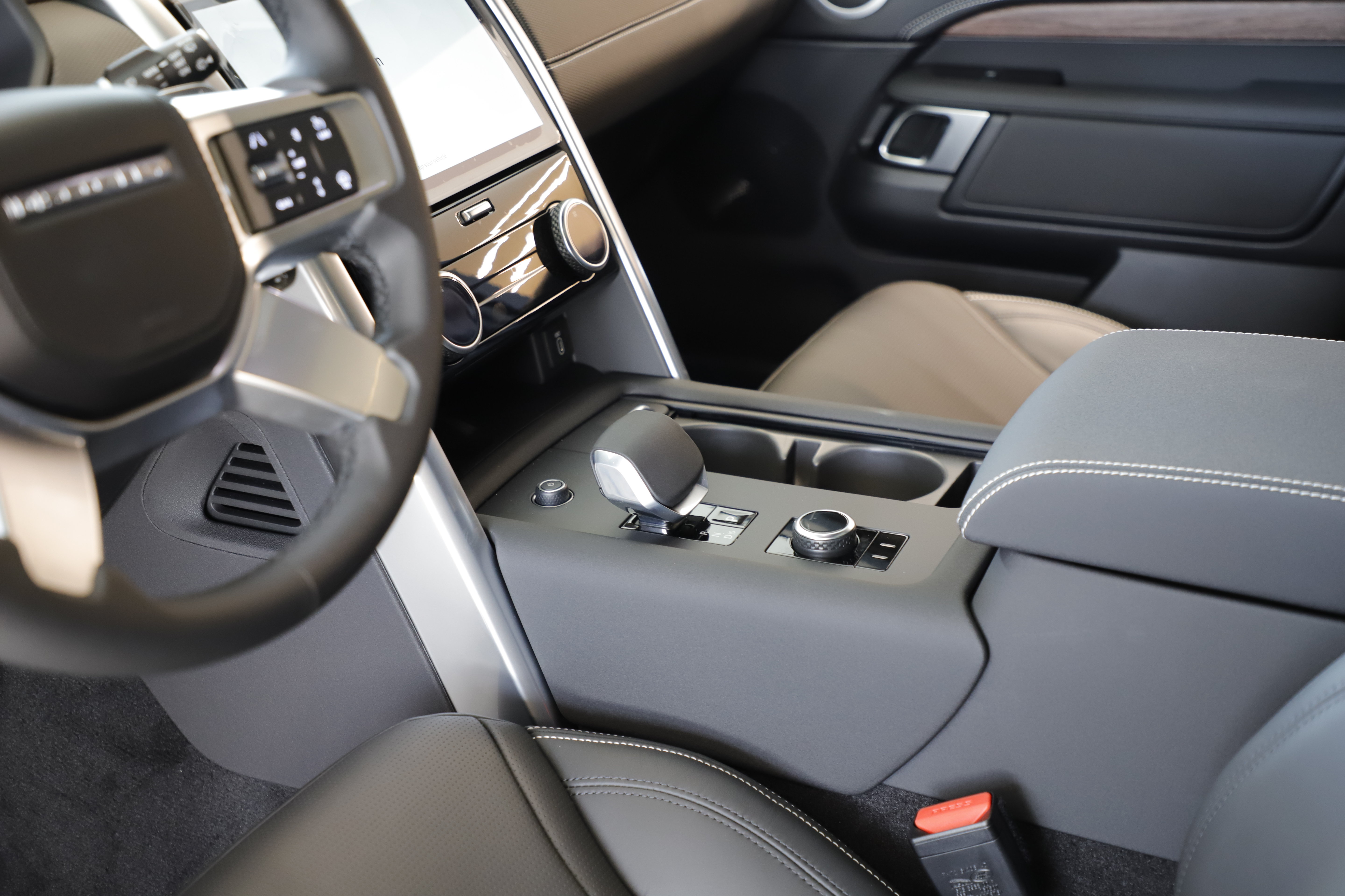 New 2026 Land Rover Discovery Dynamic SE AWD/4WD image 15