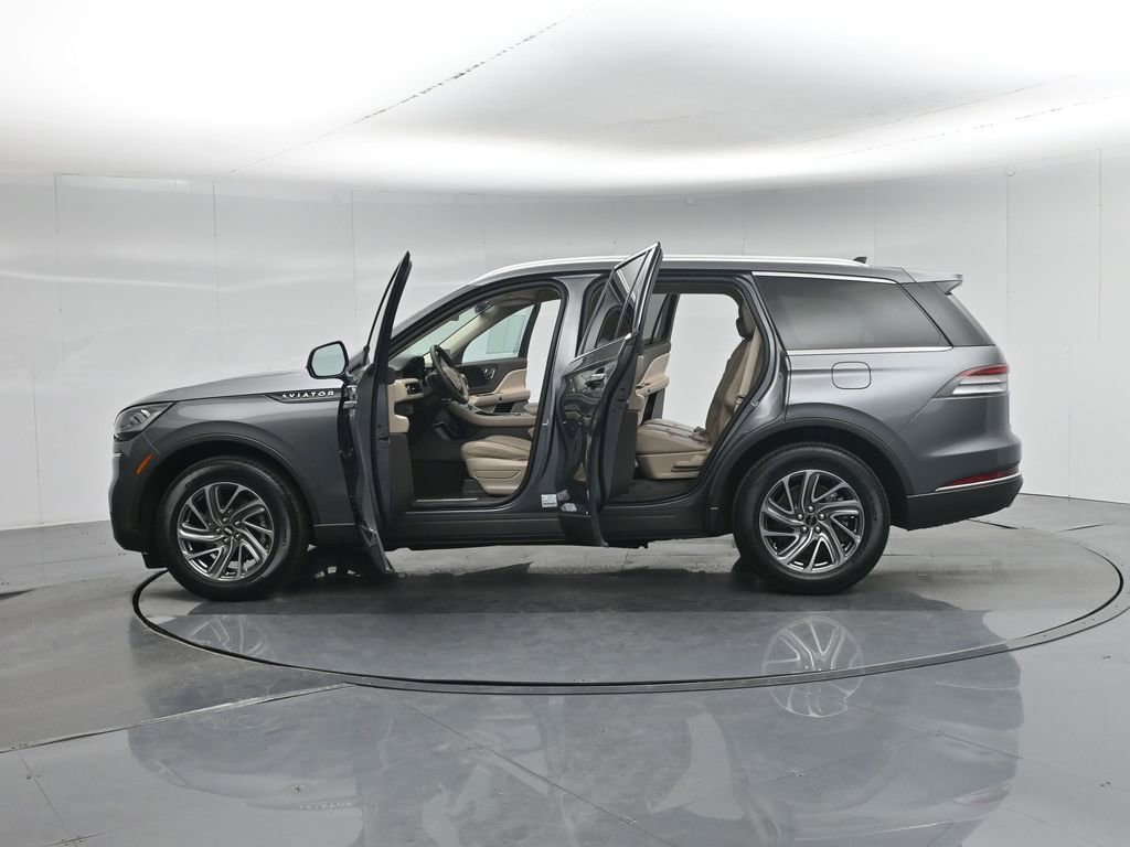 Used 2023 Lincoln Aviator Standard image 4