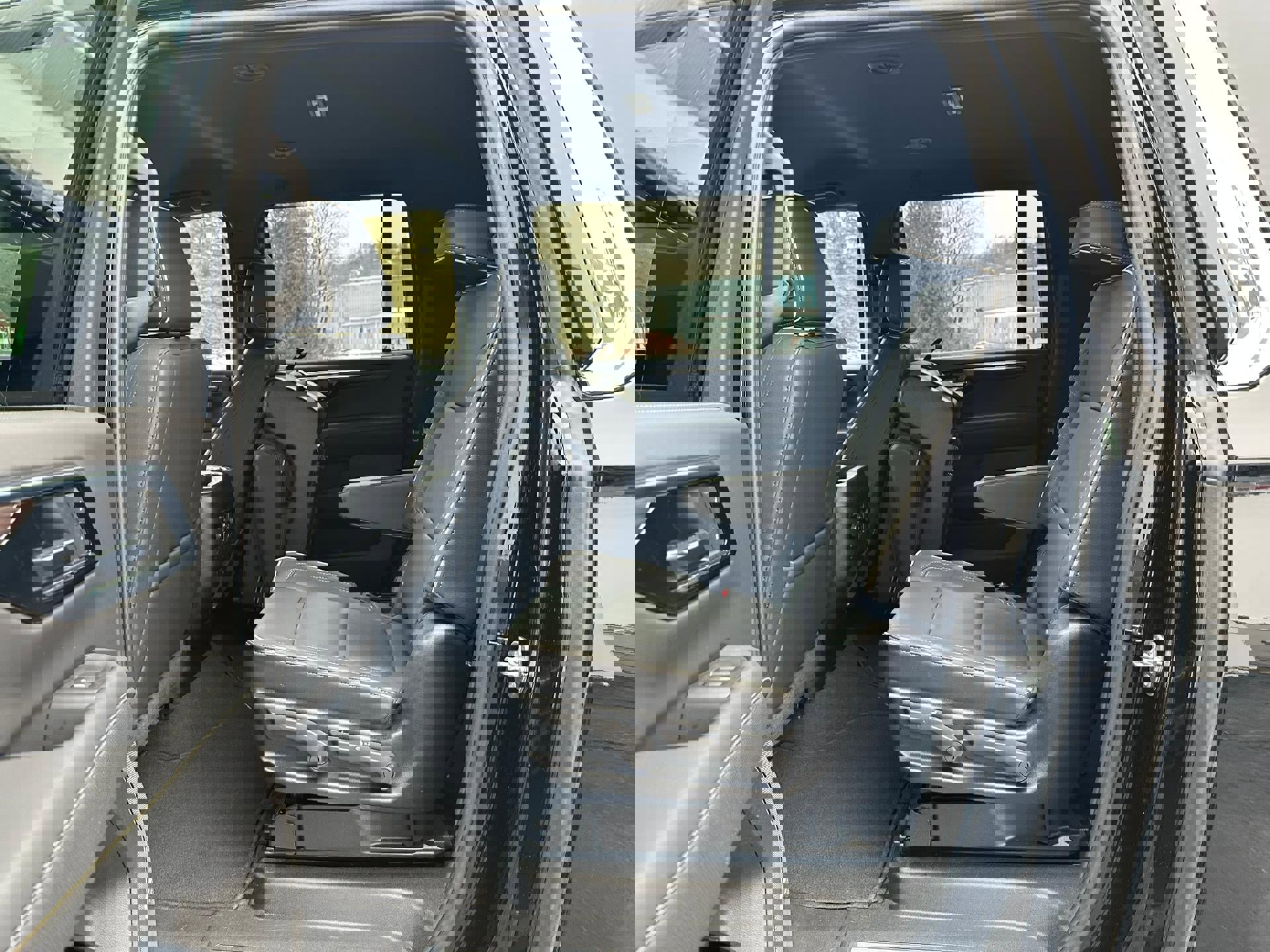 Certified 2025 Chevrolet Suburban Premier image 45