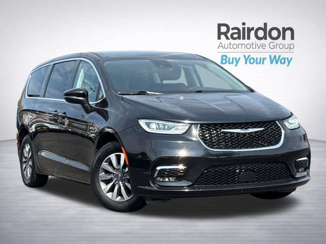 Used 2023 Chrysler Pacifica Touring-L FWD image 1