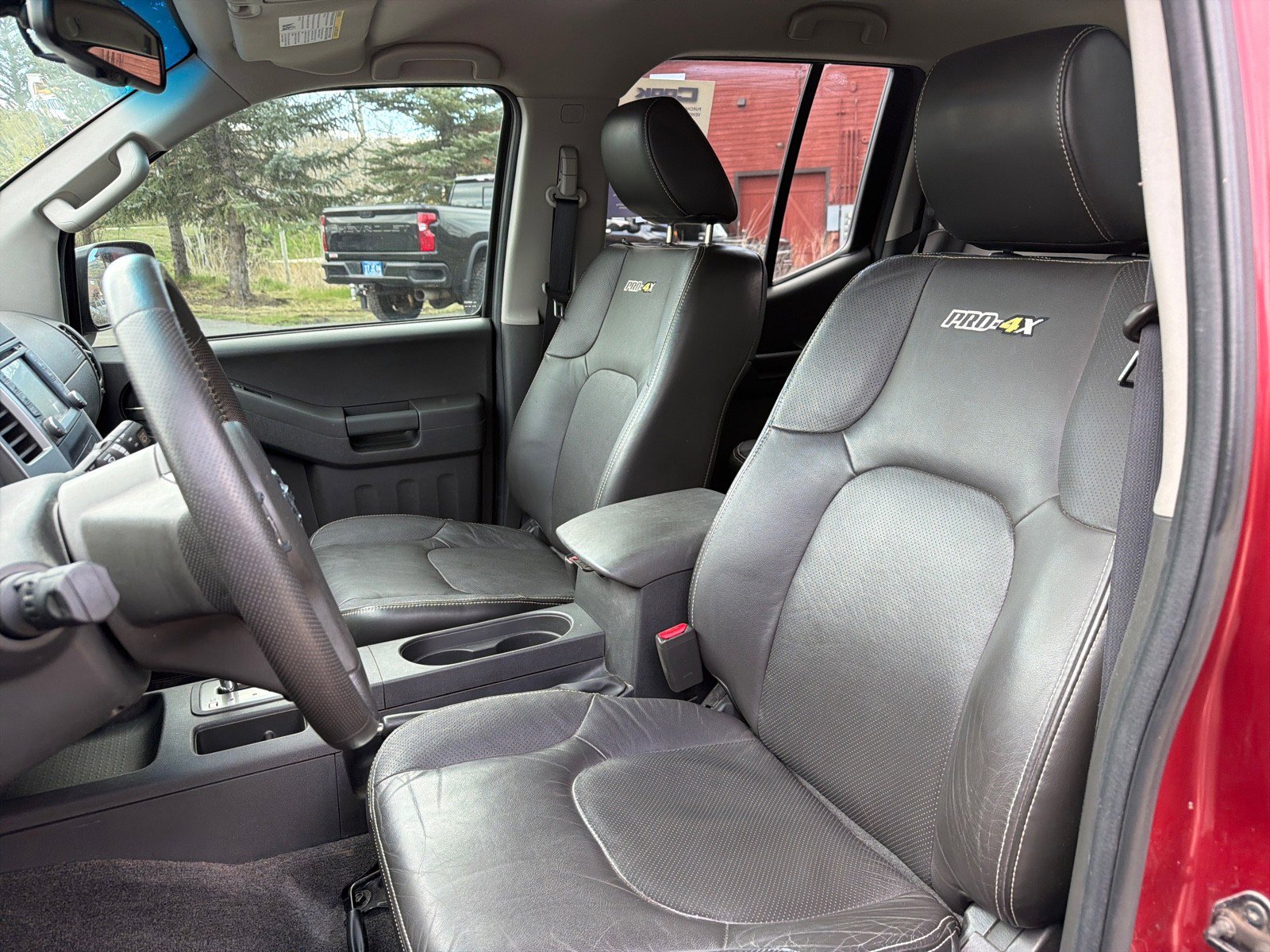 Used 2015 Nissan Xterra PRO-4X w/ Pro-4x Leather Package AWD/4WD image 11