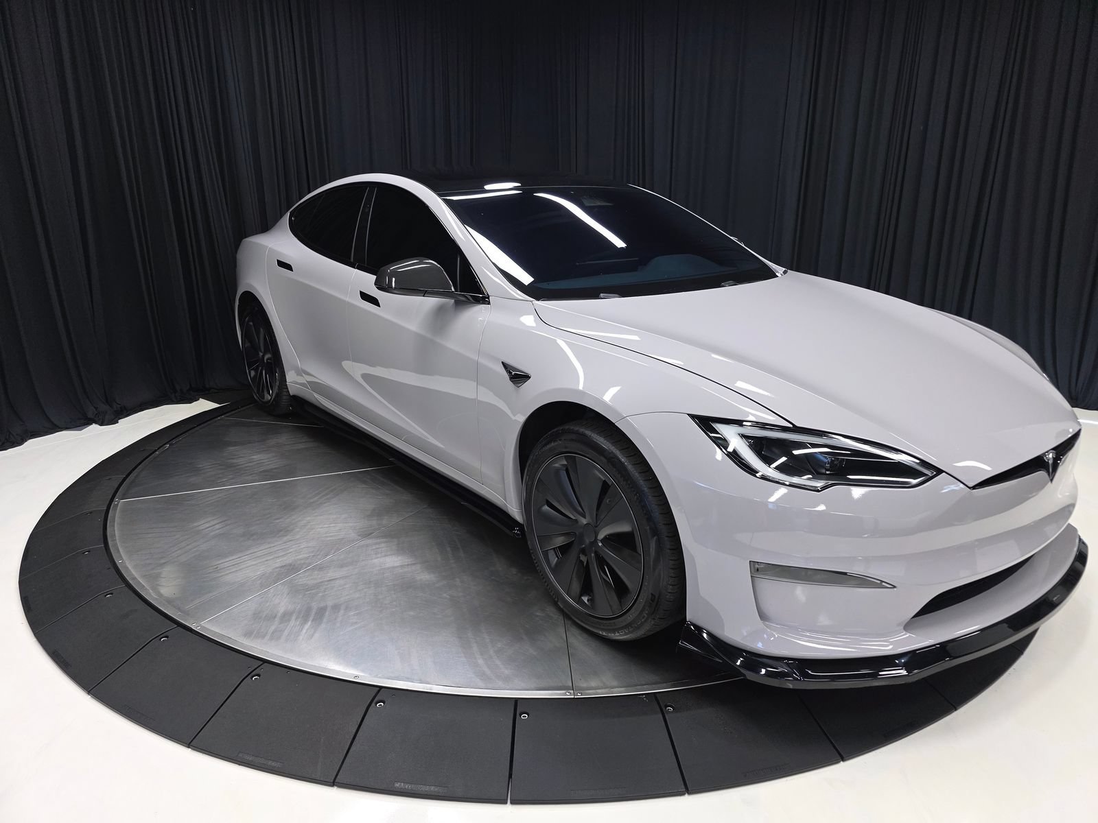 Used 2023 Tesla Model S Standard Range AWD/4WD image 16