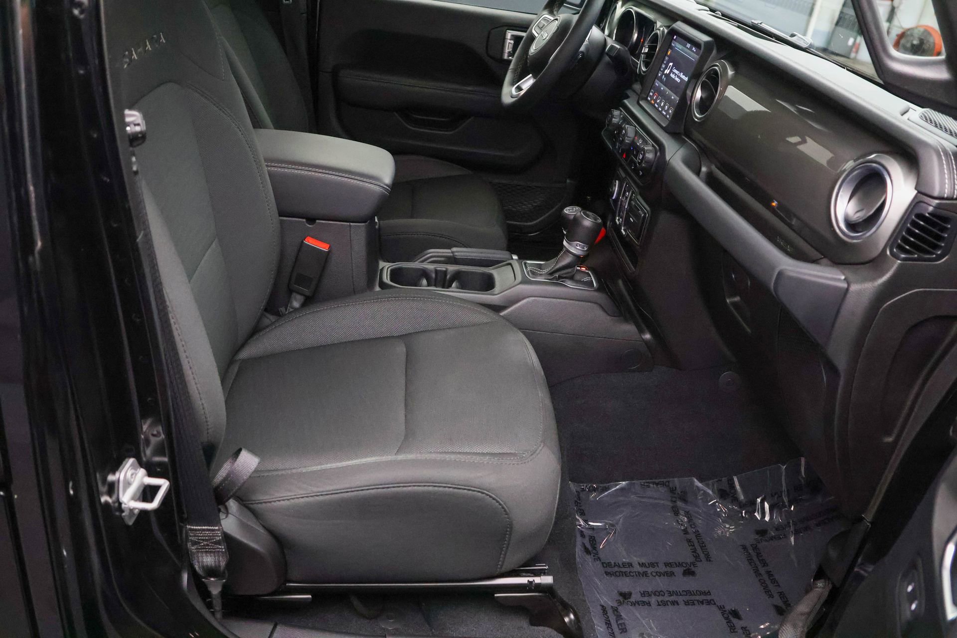Used 2019 Jeep Wrangler Unlimited Sahara AWD/4WD image 36