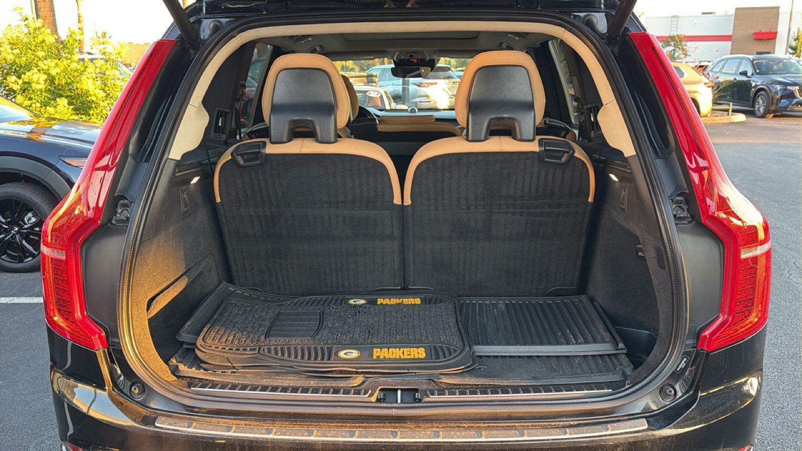 Used 2016 Volvo XC90 T6 Momentum w/ Momentum Plus Package AWD/4WD image 27