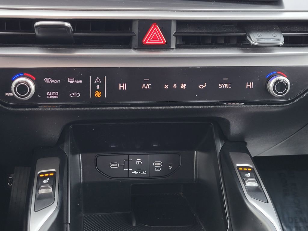 Used 2024 Kia Sorento S image 10