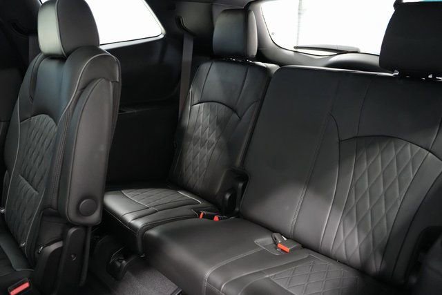 Used 2024 Buick Enclave Avenir image 18