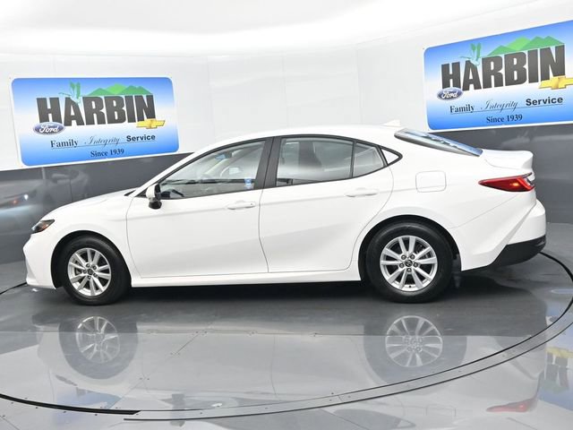 Used 2025 Toyota Camry LE image 3