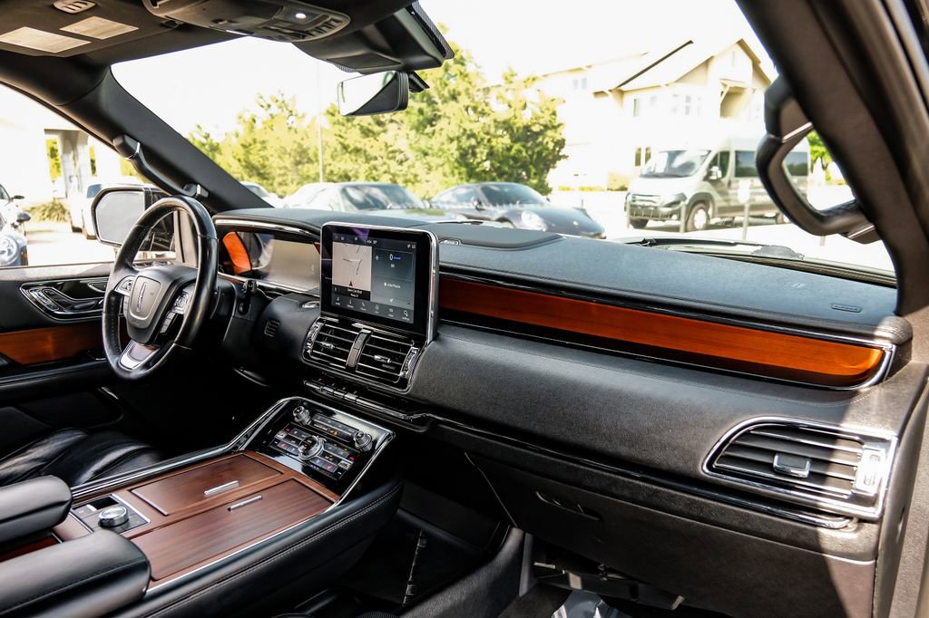 Used 2020 Lincoln Navigator Reserve RWD image 10