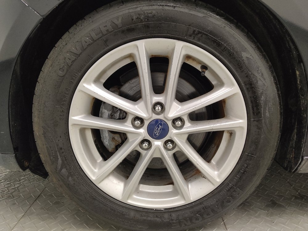 Used 2018 Ford Focus SE w/ Cold Weather Package FWD image 31