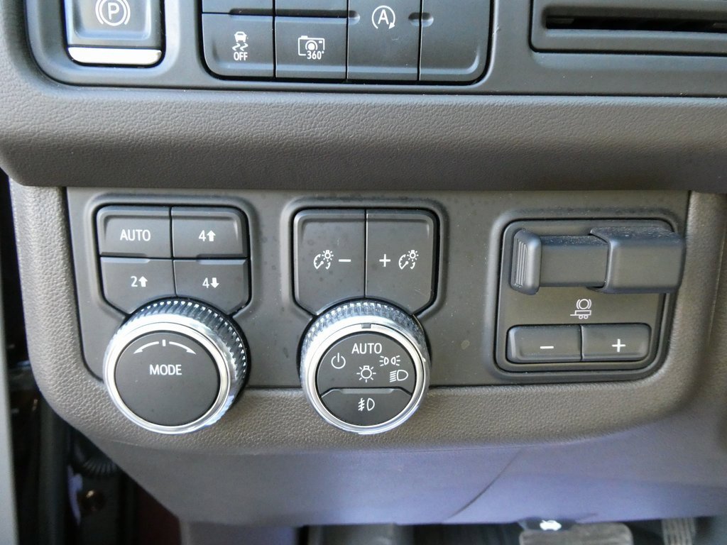 Used 2023 GMC Yukon SLT w/ SLT Premium Package image 29