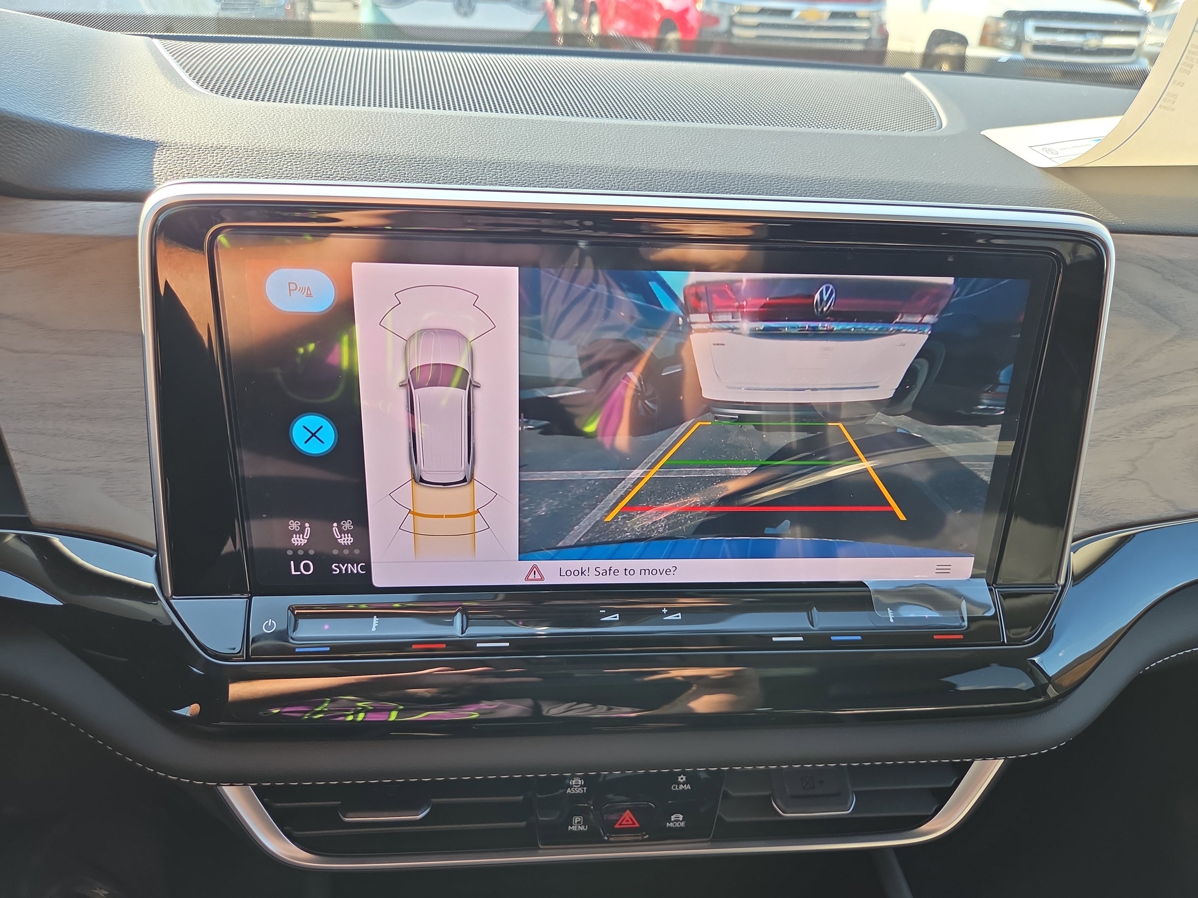 New 2026 Volkswagen Atlas SE image 12