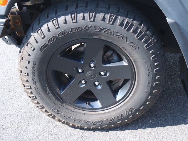 Used 2012 Jeep Wrangler Unlimited Rubicon image 12