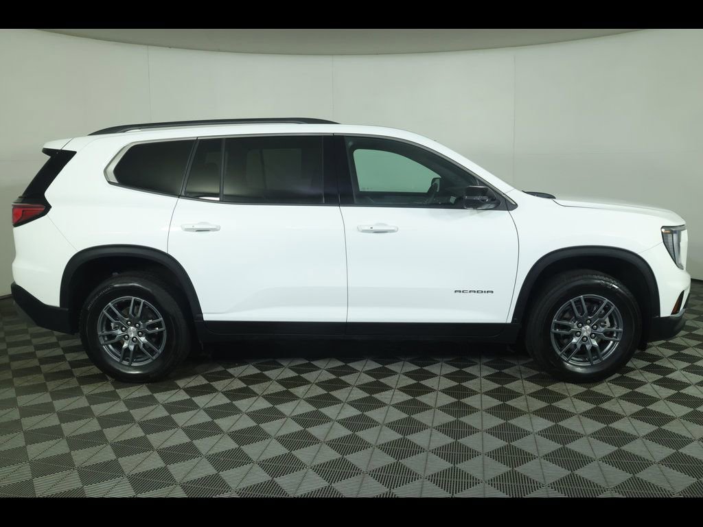 Used 2025 GMC Acadia Elevation image 2