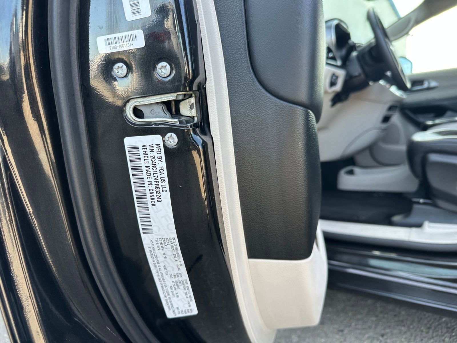 Used 2023 Chrysler Pacifica Touring-L image 31