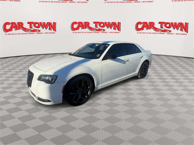 Used 2023 Chrysler 300 Touring w/ Sport Appearance Package image 4