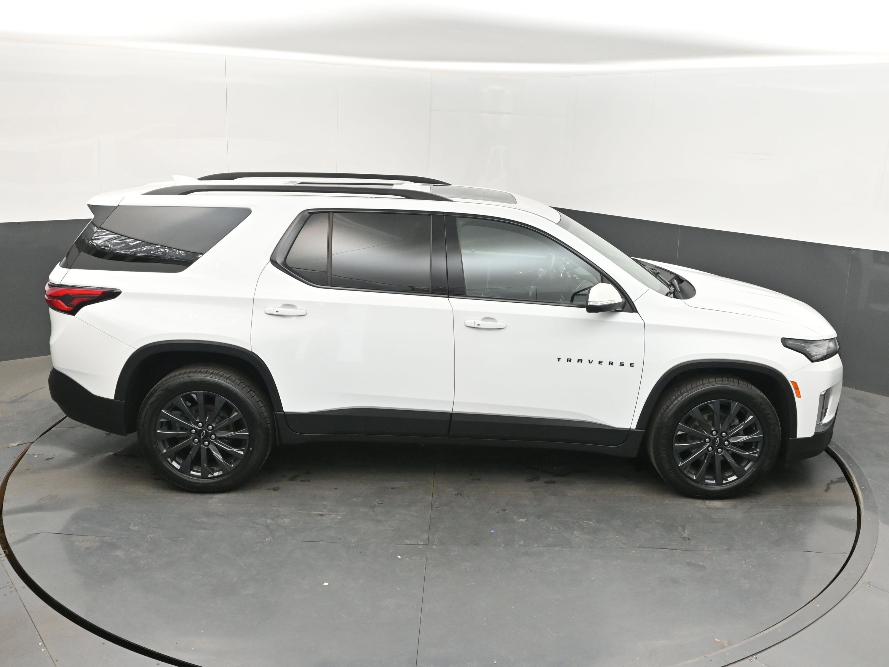 Used 2023 Chevrolet Traverse RS image 37