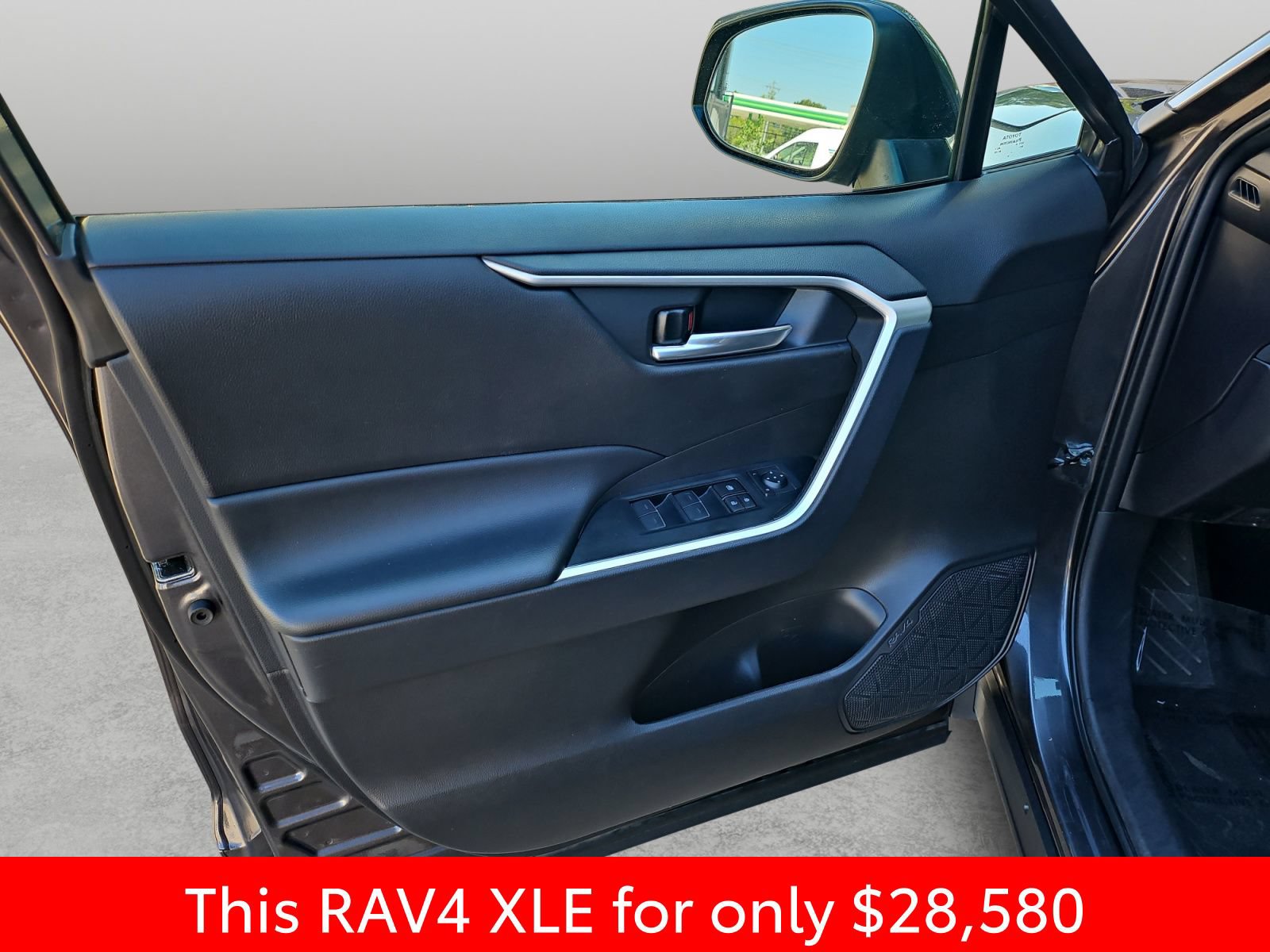 Used 2024 Toyota RAV4 XLE FWD image 34