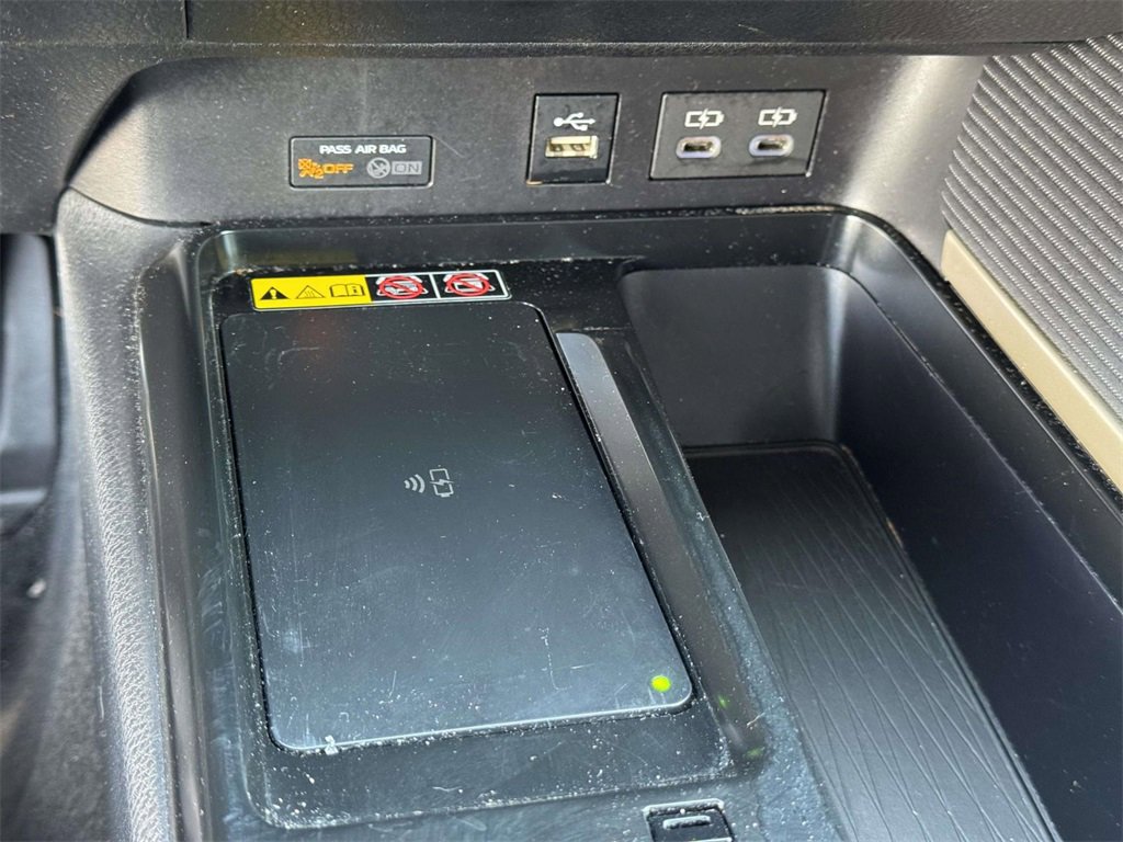 Used 2025 Toyota Camry SE image 8