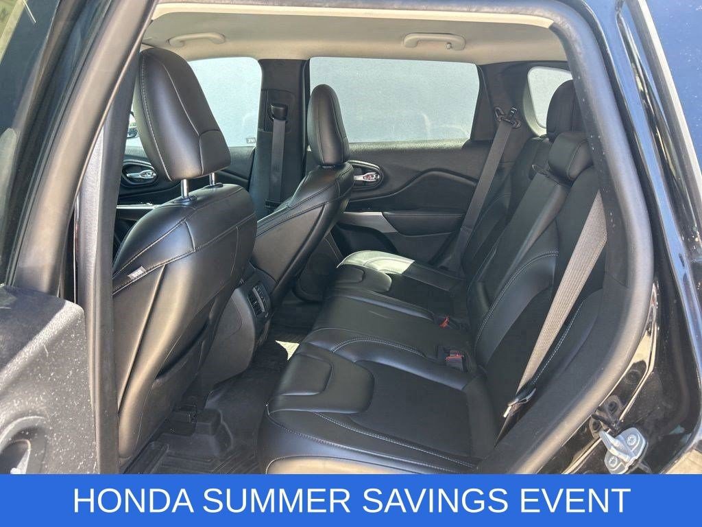 Used 2019 Jeep Cherokee Latitude Plus AWD/4WD image 8