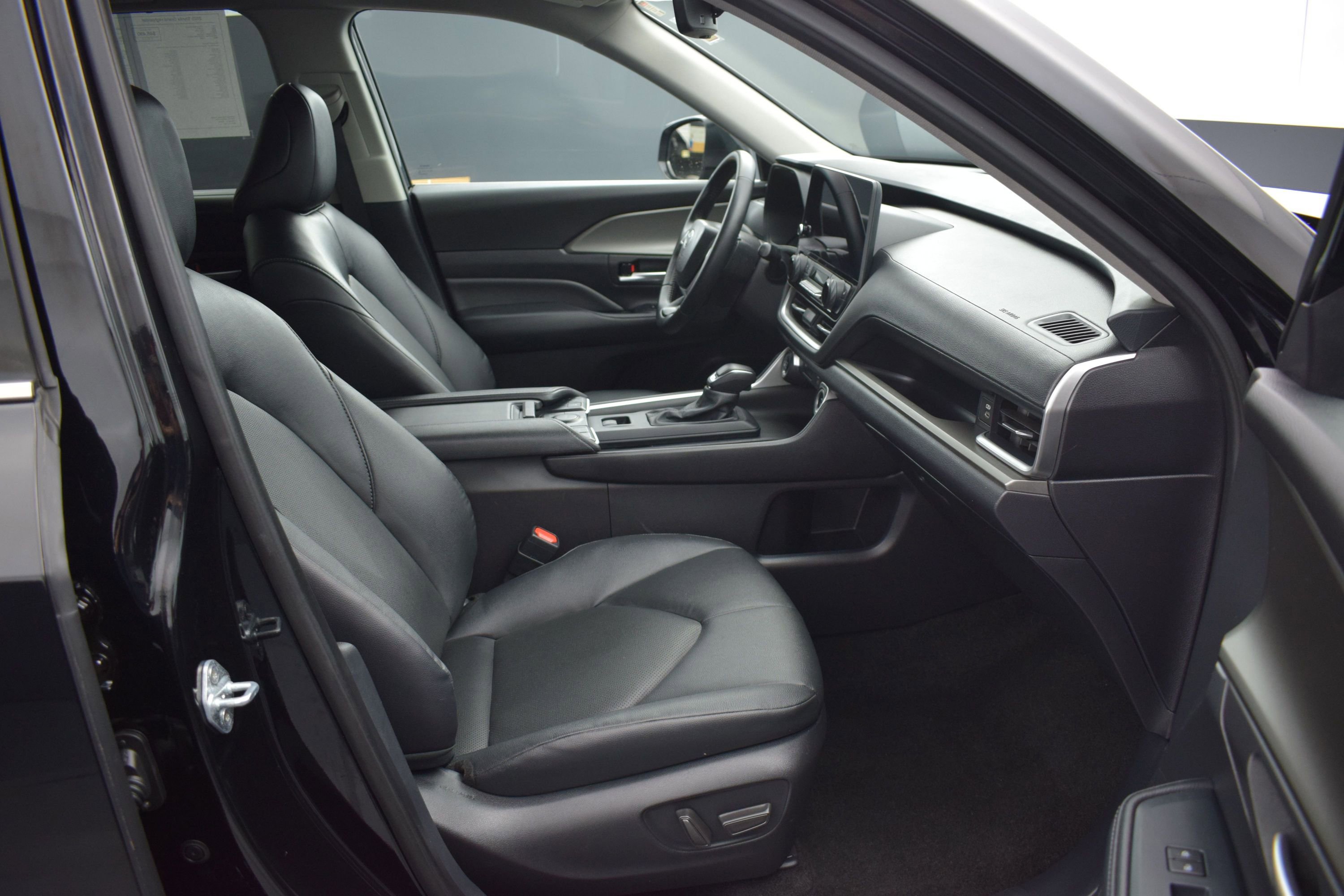 Used 2025 Toyota Grand Highlander AWD image 10