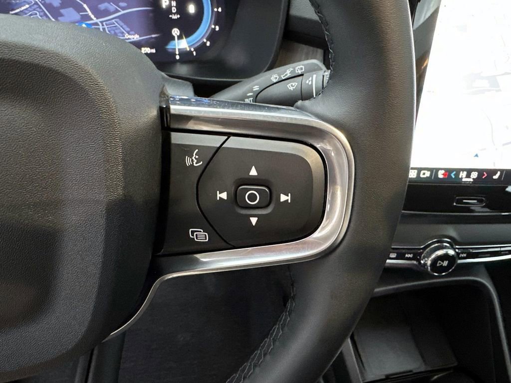 Used 2025 Volvo XC40 B5 Ultra w/ Protection Package Premier image 18