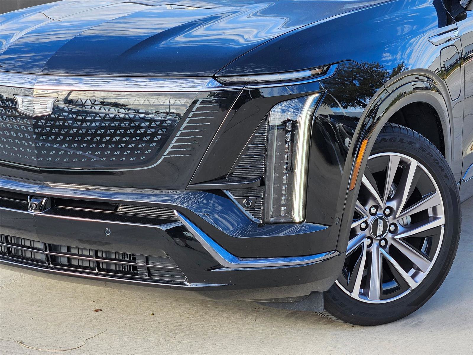 New 2026 Cadillac Vistiq Sport w/ LPO, Floor Liner Package AWD/4WD image 7
