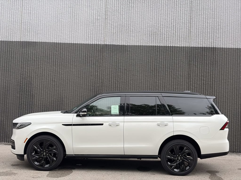 New 2027 Lincoln Navigator Black Label AWD/4WD image 4