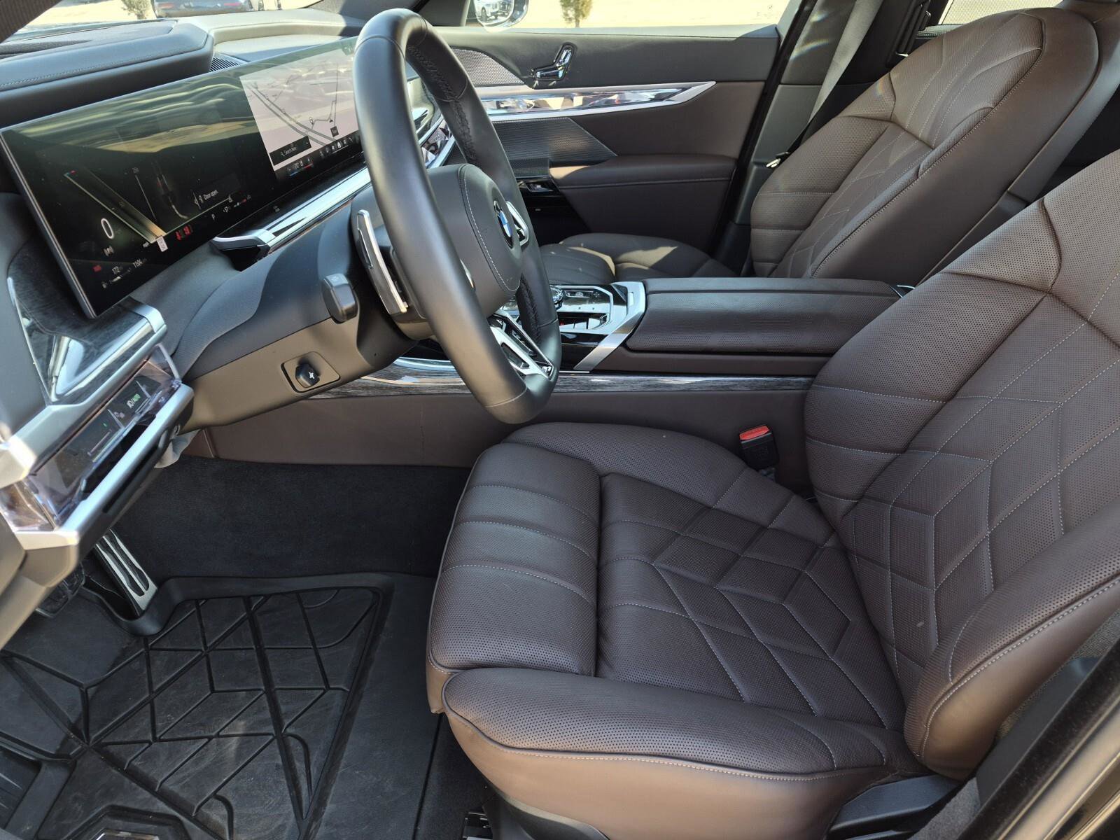 Certified 2025 BMW 760i xDrive w/ Luxury Rear Seating Package AWD/4WD image 26