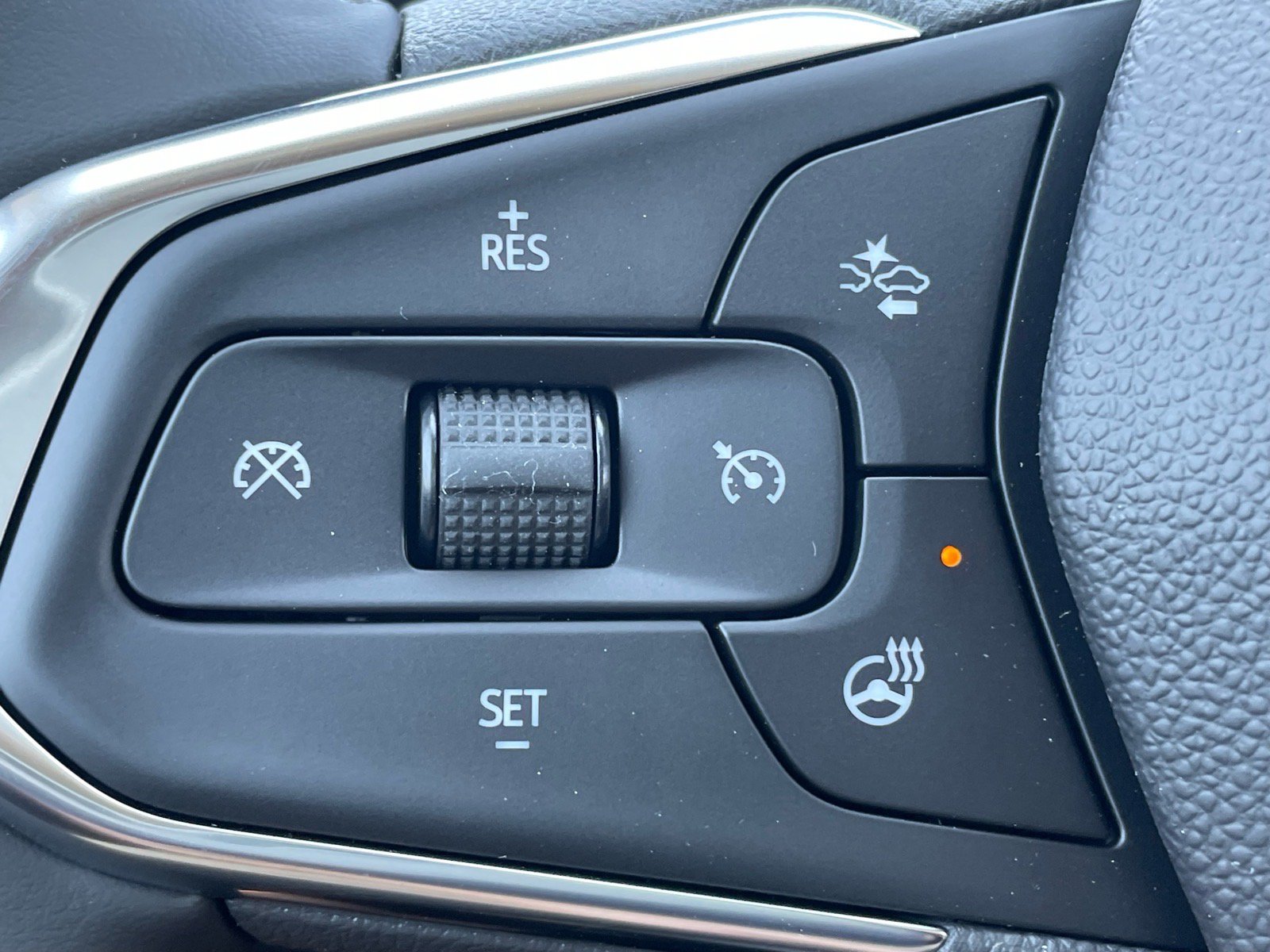 New 2026 Chevrolet Trax LT w/ LT Convenience Package FWD image 9