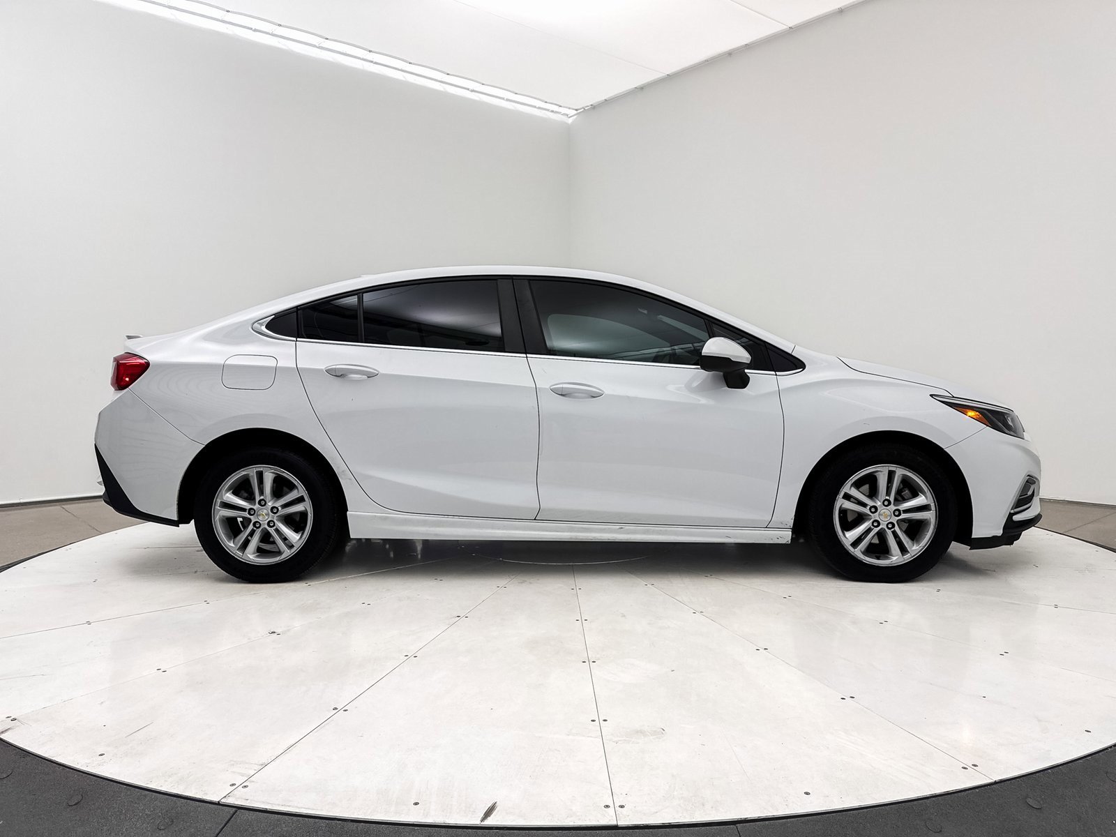 Used 2018 Chevrolet Cruze LT w/ RS Package image 33