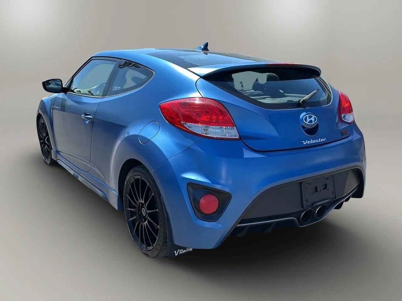 Used 2016 Hyundai Veloster Rally Edition FWD image 3