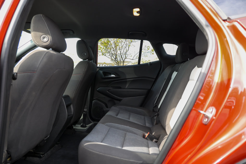 Used 2024 Chevrolet Trax RS w/ Driver Confidence Package FWD image 31