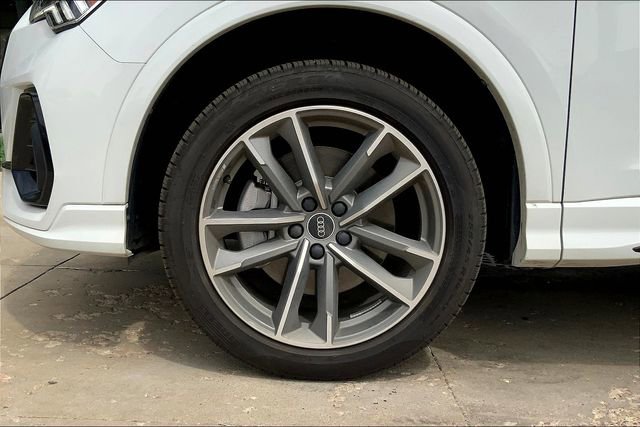 Certified 2024 Audi Q3 2.0T Premium image 9