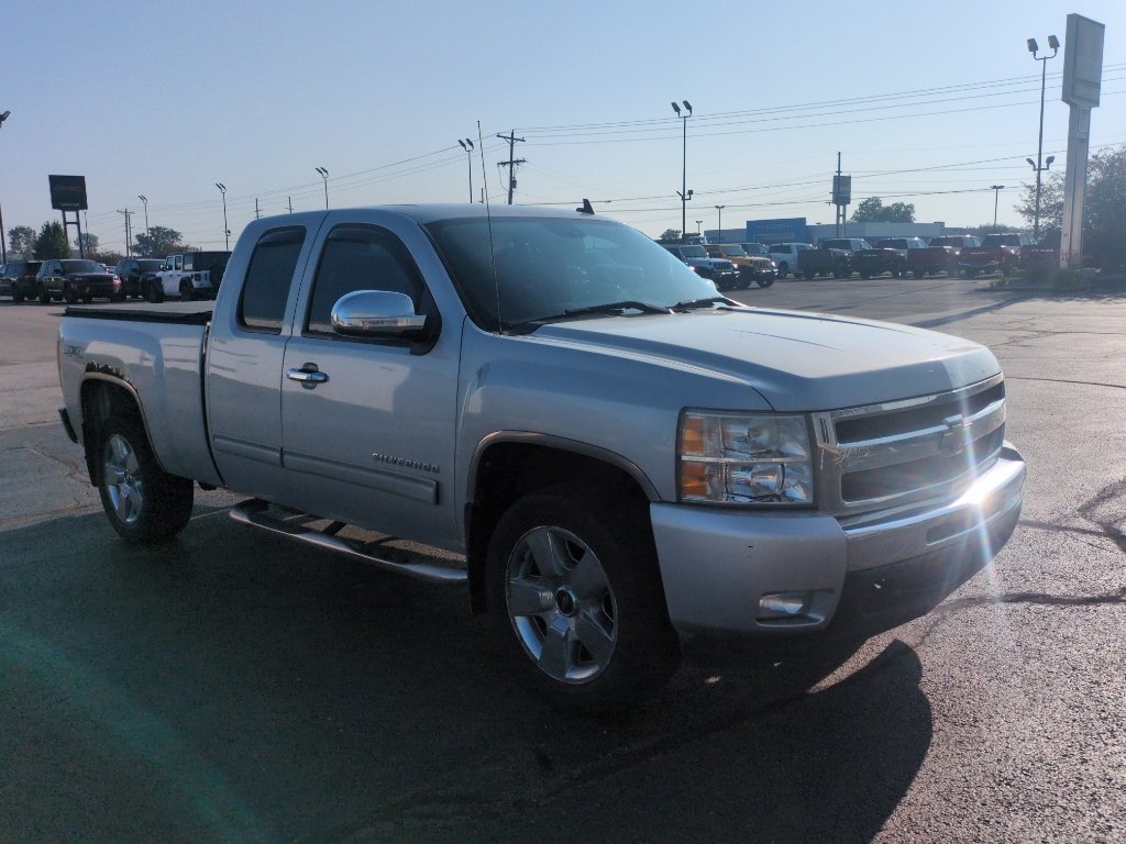 Used 2011 Chevrolet Silverado 1500 LT w/ All-Star Edition AWD/4WD image 3