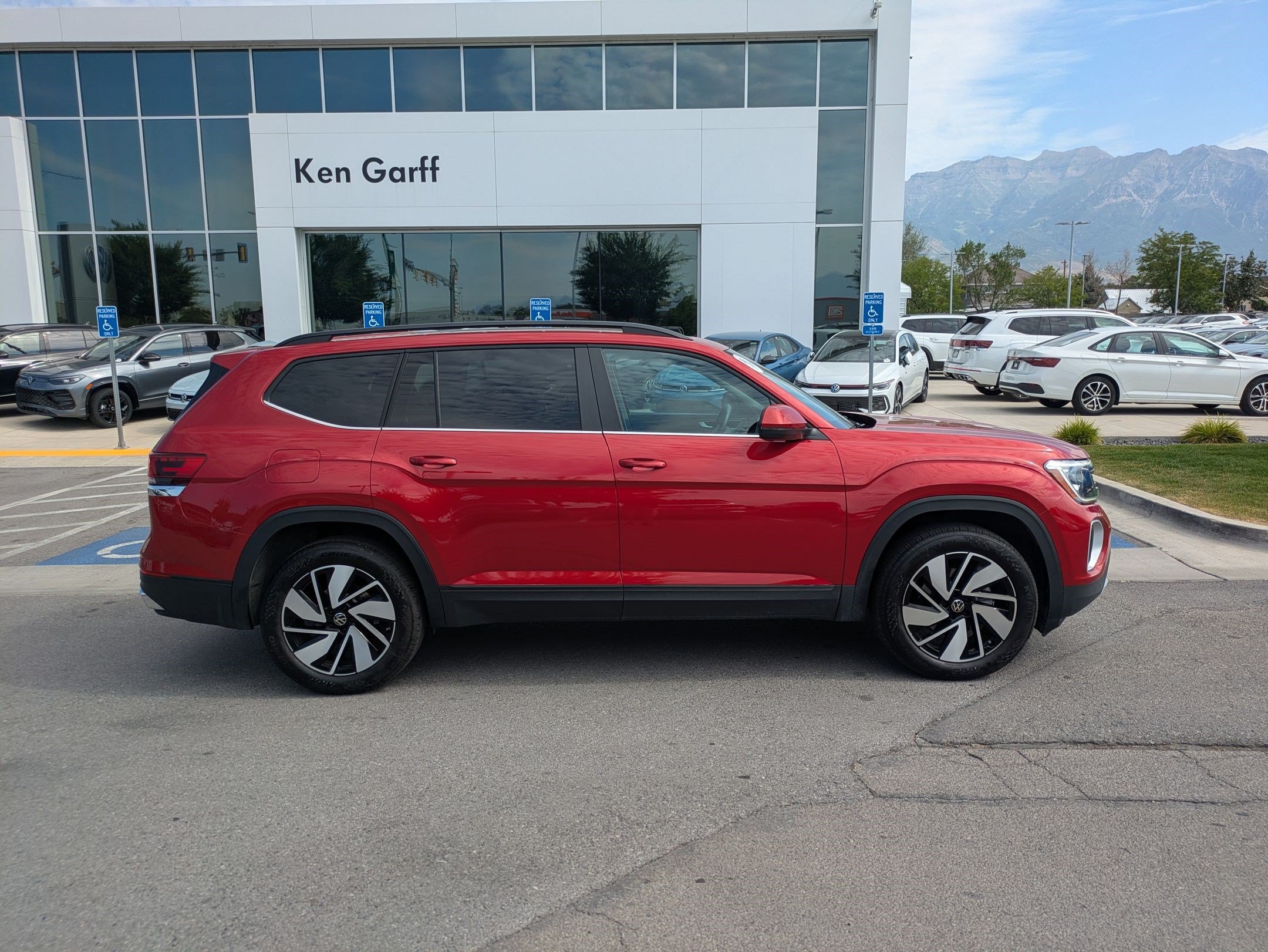Certified 2025 Volkswagen Atlas SE AWD/4WD image 2