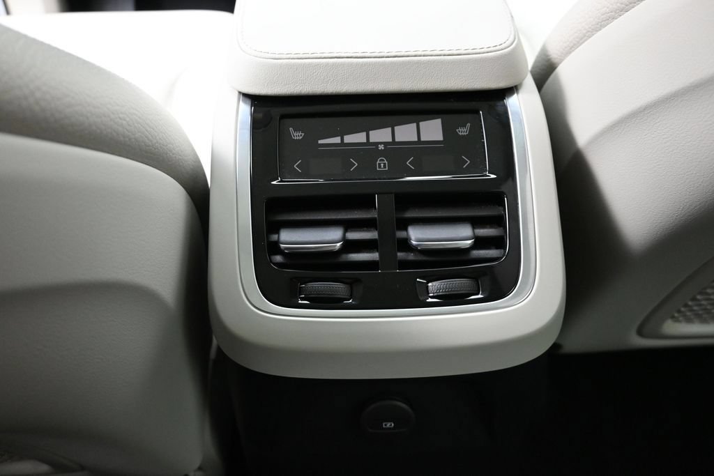 Used 2024 Volvo XC90 T8 Plus w/ Protection Package Premier AWD/4WD image 15
