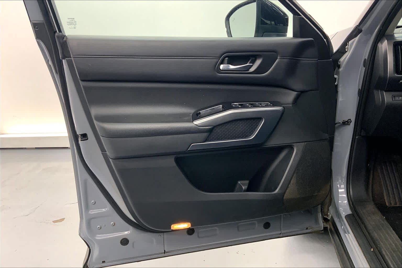Used 2022 Nissan Pathfinder SL w/ SL Premium Package FWD image 19