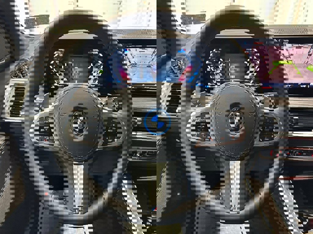 Used 2026 BMW X5 xDrive50e image 18