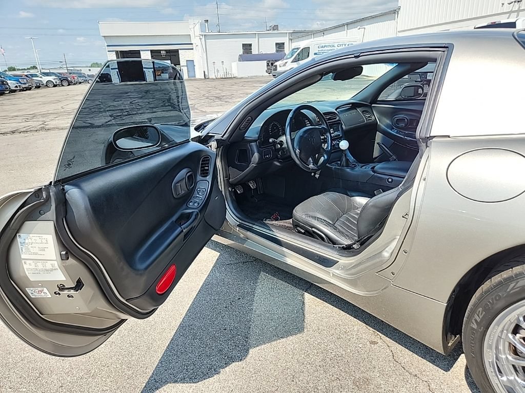Used 1999 Chevrolet Corvette Coupe w/ Lighting Pkg RWD image 8